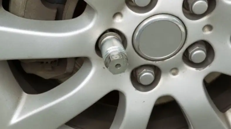 How To Replace A Missing Lug Nut