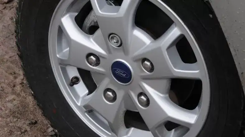 How Many Lug Nuts Are On A Standard Car Wheel