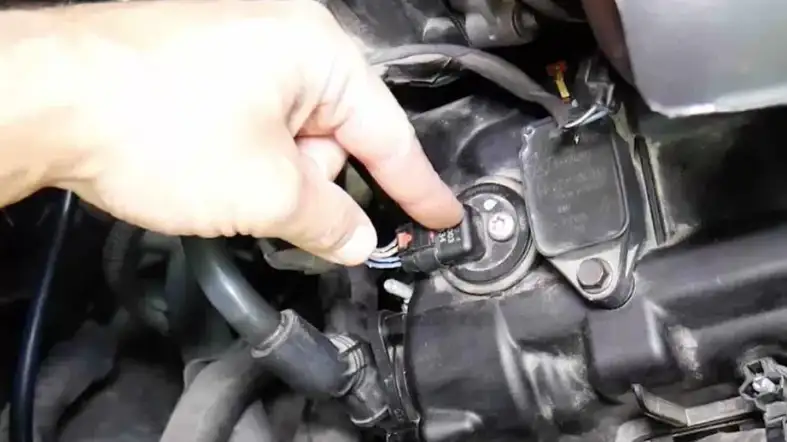 How to Locate the Camshaft Position Sensor on Bank 1