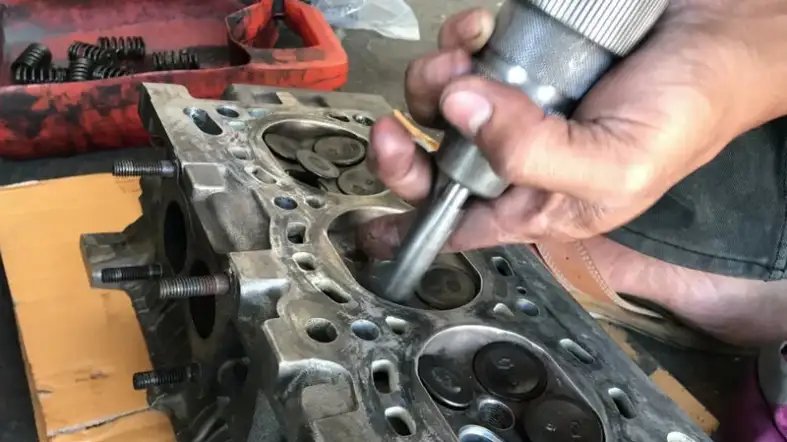 How to Test for a Blown Head Gasket in a Detroit 60 Series Engine