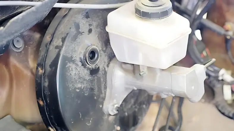 What Are The Symptoms Of A Dirty Master Cylinder